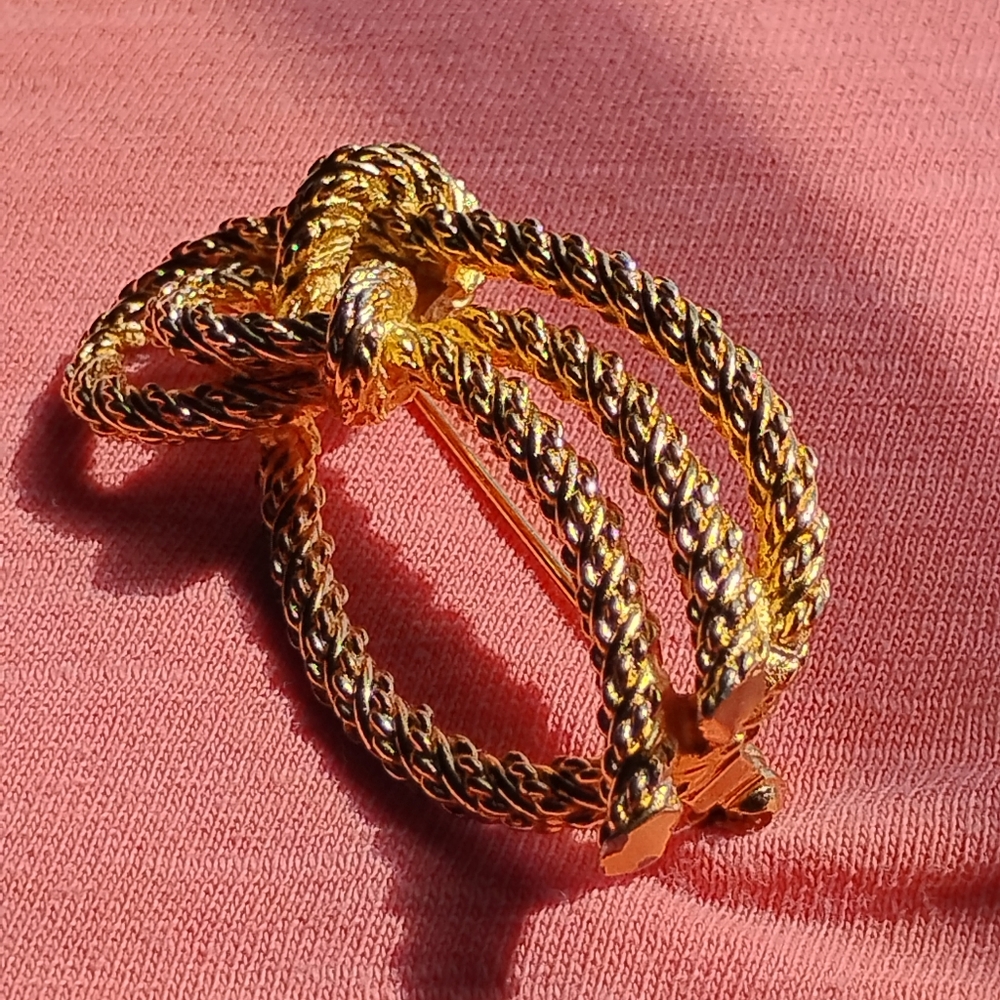 Christian Dior Vintage Elegant Gold Plated Knot Brooch.Authintic - Picture 3 of 16